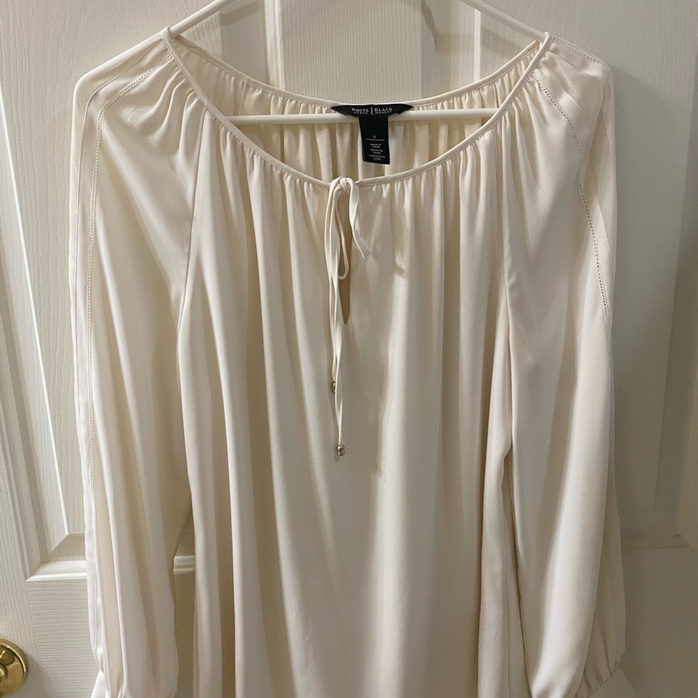 White House Black Market Cream tie-front scoopneck blouse NWOT- Size 6